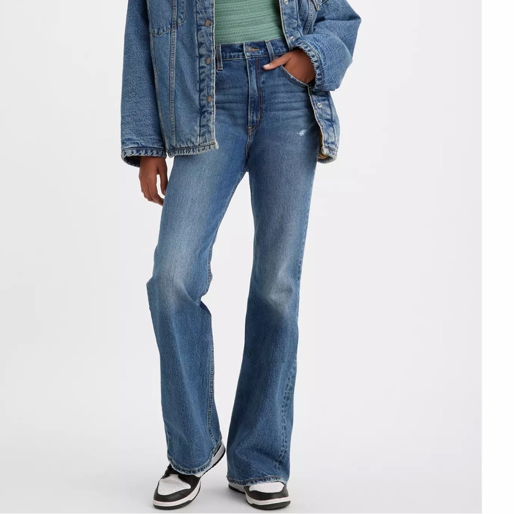 Levi's Premium 70s High Rise Flare Medium Blue Wash Size 30 Minimalist Casual